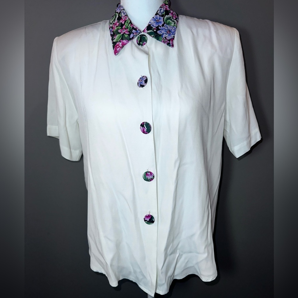 Vintage Sophisticates Floral Collar Button Front Blouse White Short Sleeve